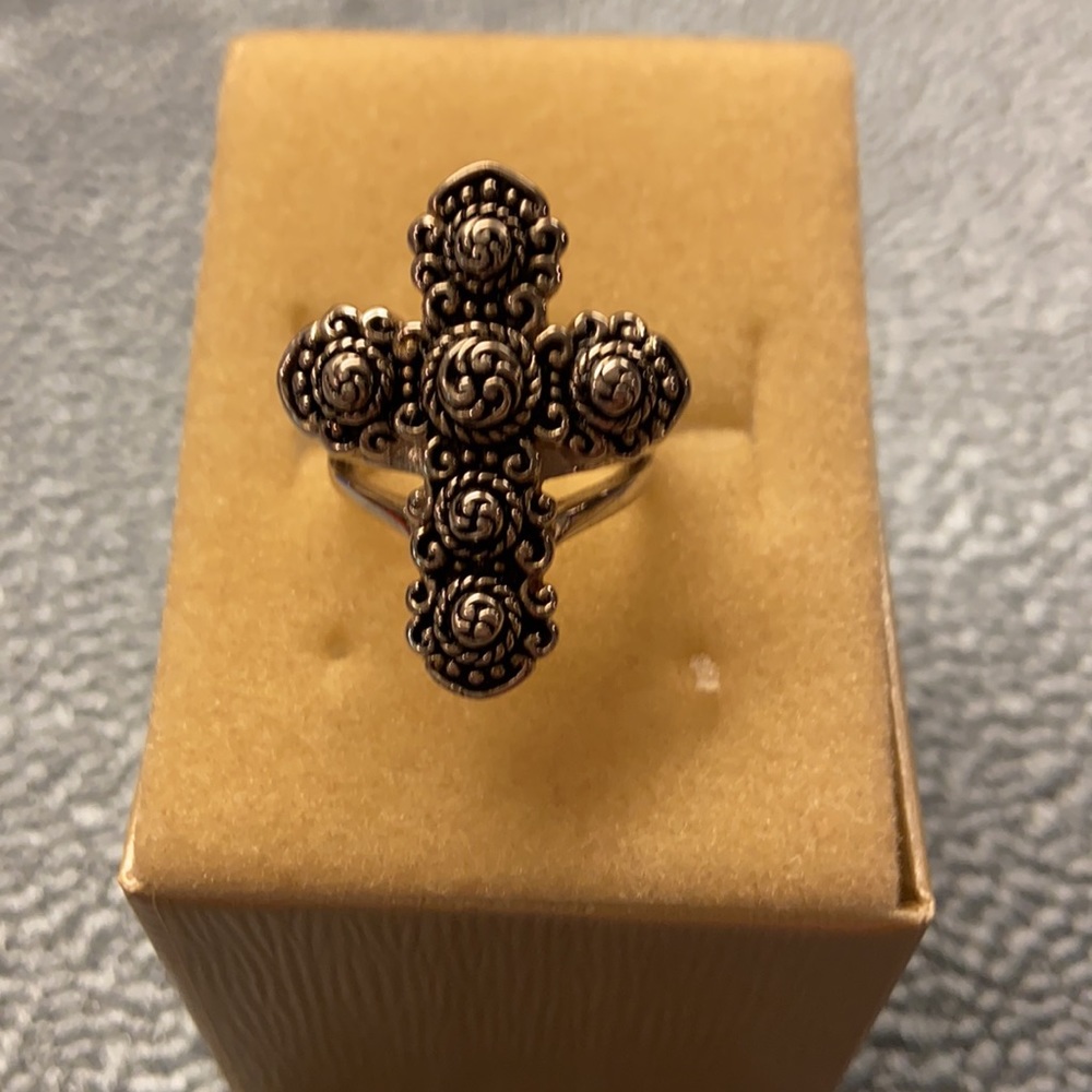 Cross Ring - Picture 2 of 3